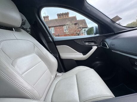 Jaguar F-Pace 3.0 F-Pace V6 First Edition AWD D Auto 4WD 5dr 47