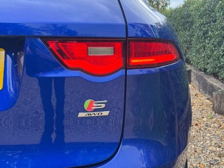 Jaguar F-Pace 3.0 F-Pace V6 First Edition AWD D Auto 4WD 5dr 24