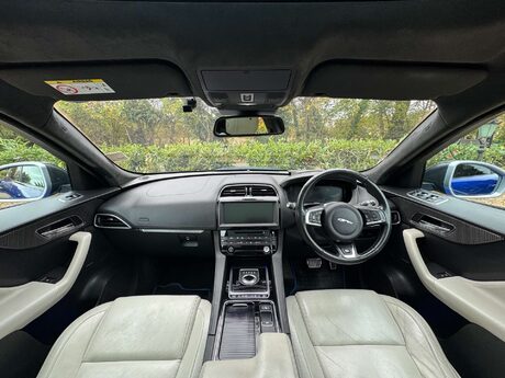 Jaguar F-Pace 3.0 F-Pace V6 First Edition AWD D Auto 4WD 5dr 46