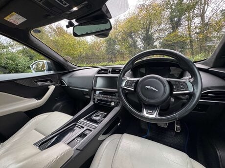 Jaguar F-Pace 3.0 F-Pace V6 First Edition AWD D Auto 4WD 5dr 20