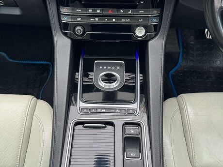 Jaguar F-Pace 3.0 F-Pace V6 First Edition AWD D Auto 4WD 5dr 14
