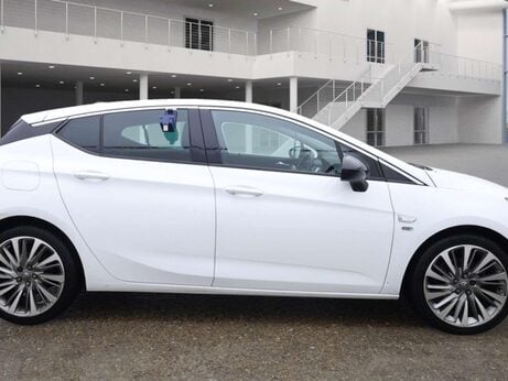 Vauxhall Astra 1.5 Astra Griffin Edition TD Auto 5dr 4