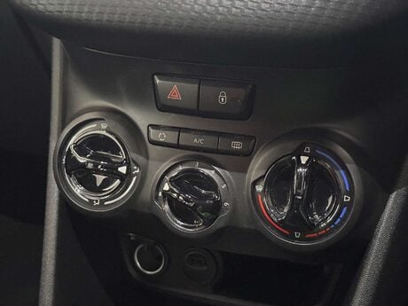 Peugeot 208 1.2 208 Signature PureTech S/S 5dr 9