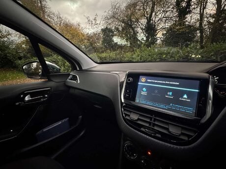 Peugeot 208 1.2 208 Signature PureTech S/S 5dr 10