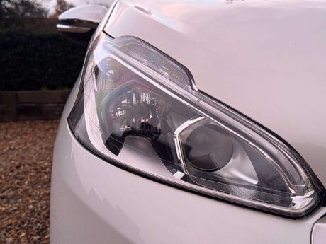 Peugeot 208 1.2 208 Signature PureTech S/S 5dr 7