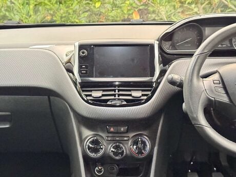 Peugeot 208 1.2 208 Signature PureTech S/S 5dr 23