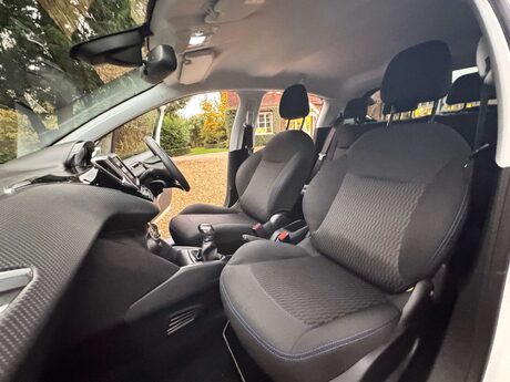 Peugeot 208 1.2 208 Signature PureTech S/S 5dr 30