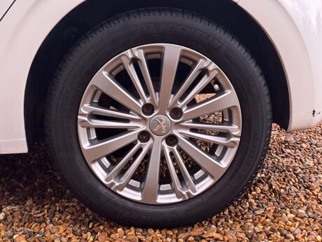 Peugeot 208 1.2 208 Signature PureTech S/S 5dr 34