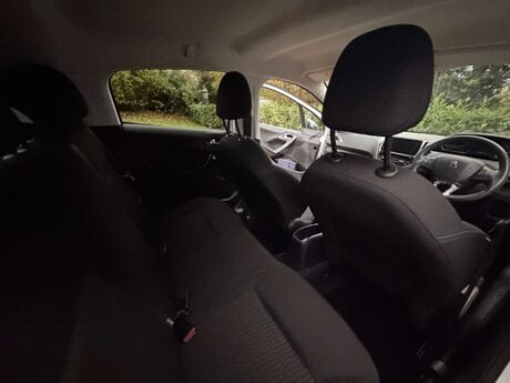 Peugeot 208 1.2 208 Signature PureTech S/S 5dr 27
