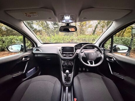 Peugeot 208 1.2 208 Signature PureTech S/S 5dr 12
