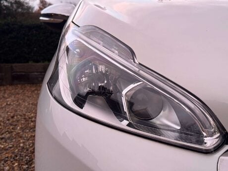 Peugeot 208 1.2 208 Signature PureTech S/S 5dr 2