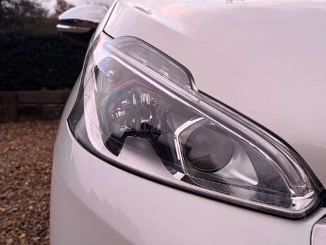 Peugeot 208 1.2 208 Signature PureTech S/S 5dr 1