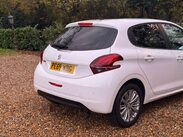 Peugeot 208 1.2 208 Signature PureTech S/S 5dr 4