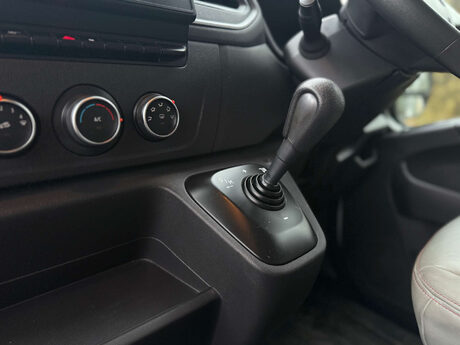 Renault Trucks Uk Master 2.3 Master 35 LWB 32