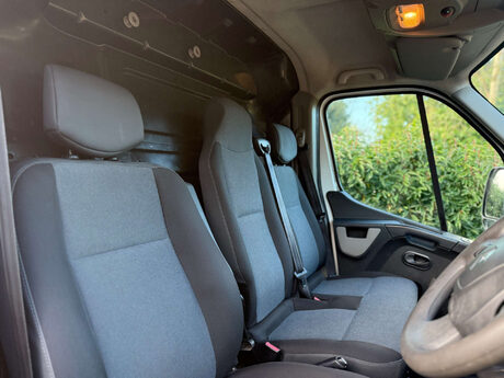 Renault Trucks Uk Master 2.3 Master 35 MWB 9