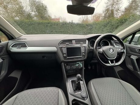Volkswagen Tiguan 2.0 Tiguan SE Nav TDI BlueMotion Technology 4Motion 4WD 5dr 28