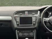 Volkswagen Tiguan 2.0 Tiguan SE Nav TDI BlueMotion Technology 4Motion 4WD 5dr 16