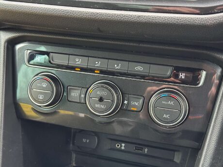 Volkswagen Tiguan 2.0 Tiguan SE Nav TDI BlueMotion Technology 4Motion 4WD 5dr 39