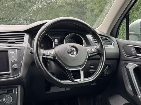 Volkswagen Tiguan 2.0 Tiguan SE Nav TDI BlueMotion Technology 4Motion 4WD 5dr 14