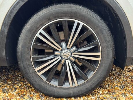 Volkswagen Tiguan 2.0 Tiguan SE Nav TDI BlueMotion Technology 4Motion 4WD 5dr 44