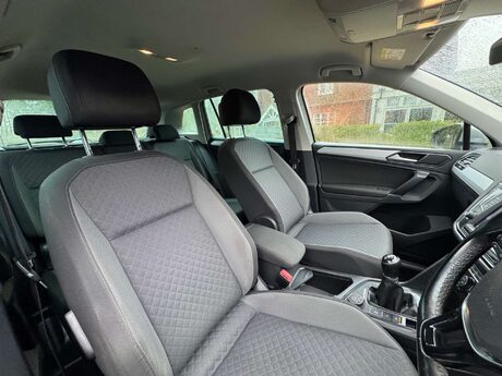 Volkswagen Tiguan 2.0 Tiguan SE Nav TDI BlueMotion Technology 4Motion 4WD 5dr 34