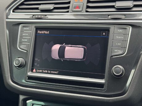 Volkswagen Tiguan 2.0 Tiguan SE Nav TDI BlueMotion Technology 4Motion 4WD 5dr 26