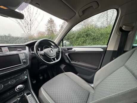 Volkswagen Tiguan 2.0 Tiguan SE Nav TDI BlueMotion Technology 4Motion 4WD 5dr 24