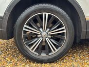 Volkswagen Tiguan 2.0 Tiguan SE Nav TDI BlueMotion Technology 4Motion 4WD 5dr 45