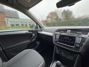 Volkswagen Tiguan 2.0 Tiguan SE Nav TDI BlueMotion Technology 4Motion 4WD 5dr 17