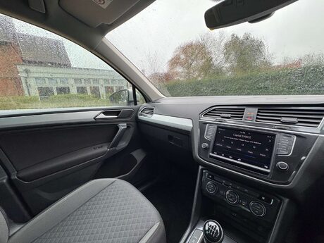 Volkswagen Tiguan 2.0 Tiguan SE Nav TDI BlueMotion Technology 4Motion 4WD 5dr 17