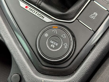 Volkswagen Tiguan 2.0 Tiguan SE Nav TDI BlueMotion Technology 4Motion 4WD 5dr 42