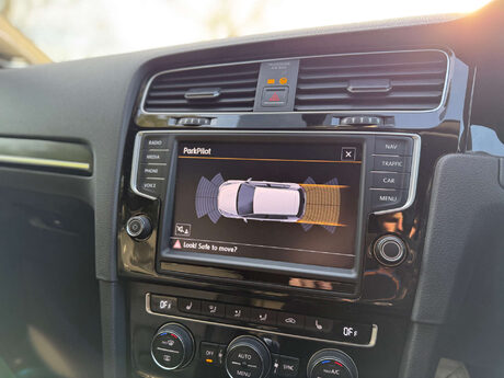 Volkswagen Golf 2.0 Golf R DSG 4WD 5dr 16