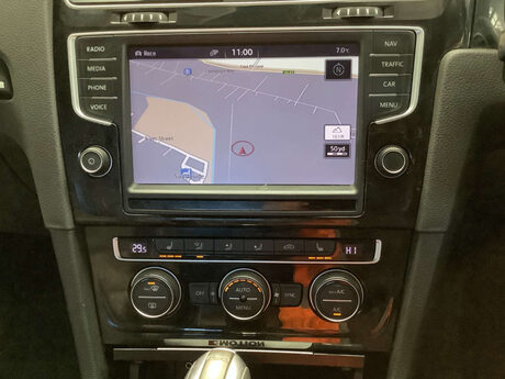 Volkswagen Golf 2.0 Golf R DSG 4WD 5dr 9