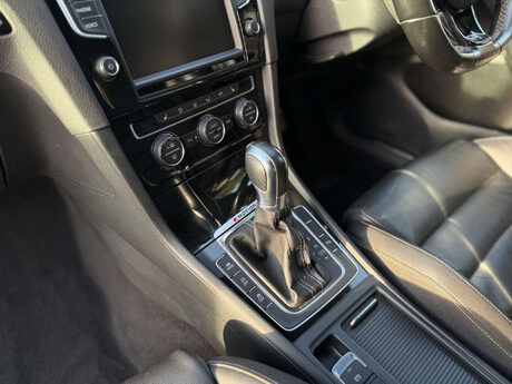 Volkswagen Golf 2.0 Golf R DSG 4WD 5dr 18