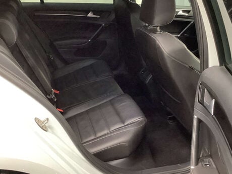 Volkswagen Golf 2.0 Golf R DSG 4WD 5dr 8