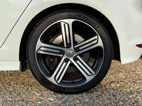 Volkswagen Golf 2.0 Golf R DSG 4WD 5dr 32