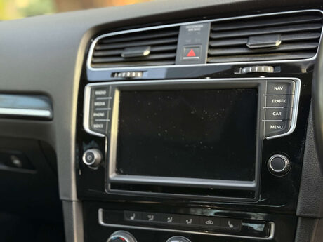 Volkswagen Golf 2.0 Golf R DSG 4WD 5dr 37