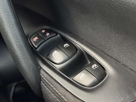 Nissan Qashqai 1.5 Qashqai N-Connecta dCi 5dr 18