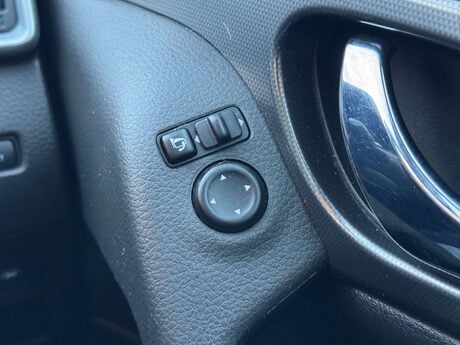Nissan Qashqai 1.5 Qashqai N-Connecta dCi 5dr 17