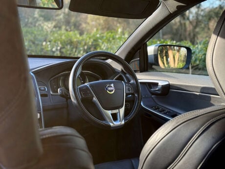 Volvo XC60 2.4 XC60 R-Design Nav D5 AWD Auto 4WD 5dr 15