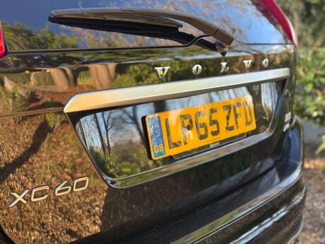 Volvo XC60 2.4 XC60 R-Design Nav D5 AWD Auto 4WD 5dr 8