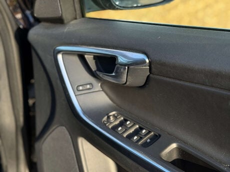 Volvo XC60 2.4 XC60 R-Design Nav D5 AWD Auto 4WD 5dr 28