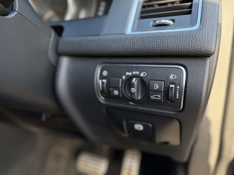 Volvo XC60 2.4 XC60 R-Design Nav D5 AWD Auto 4WD 5dr 33