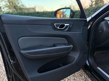 Volvo XC60 2.0 T5 R-Design Auto AWD Euro 6 (s/s) 5dr 38