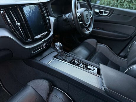 Volvo XC60 2.0 T5 R-Design Auto AWD Euro 6 (s/s) 5dr 25