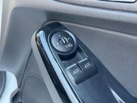 Ford Fiesta 1.0T EcoBoost Titanium Euro 6 (s/s) 5dr 23