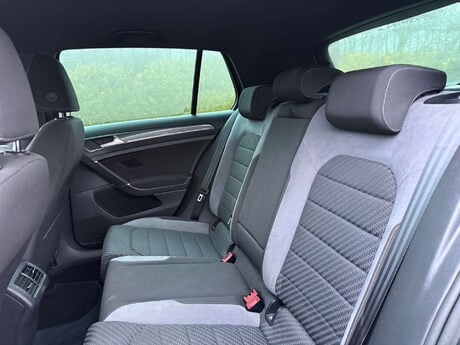 Volkswagen Golf 2.0 Golf R-Line TDI BlueMotion Technology Semi-Auto 5dr 24