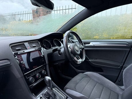 Volkswagen Golf 2.0 Golf R-Line TDI BlueMotion Technology Semi-Auto 5dr 21