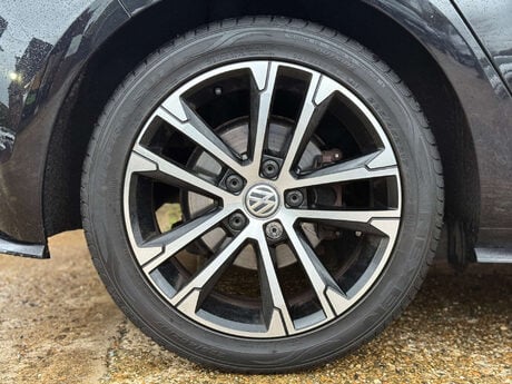 Volkswagen Golf 2.0 Golf R-Line TDI BlueMotion Technology Semi-Auto 5dr 2