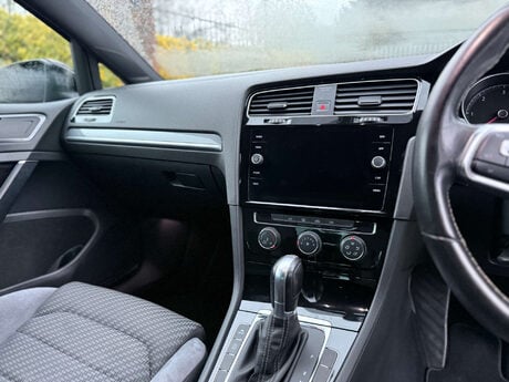 Volkswagen Golf 2.0 Golf R-Line TDI BlueMotion Technology Semi-Auto 5dr 6